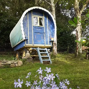 Retraite Rustique En Bordure De Forêt à La Campagne , Belle-Isle-en-Terre France